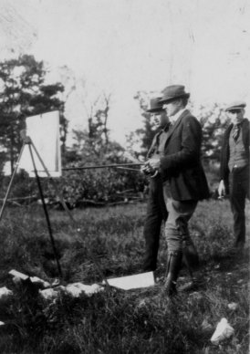 Krehbiel instructing an outdoor painting class, 1924